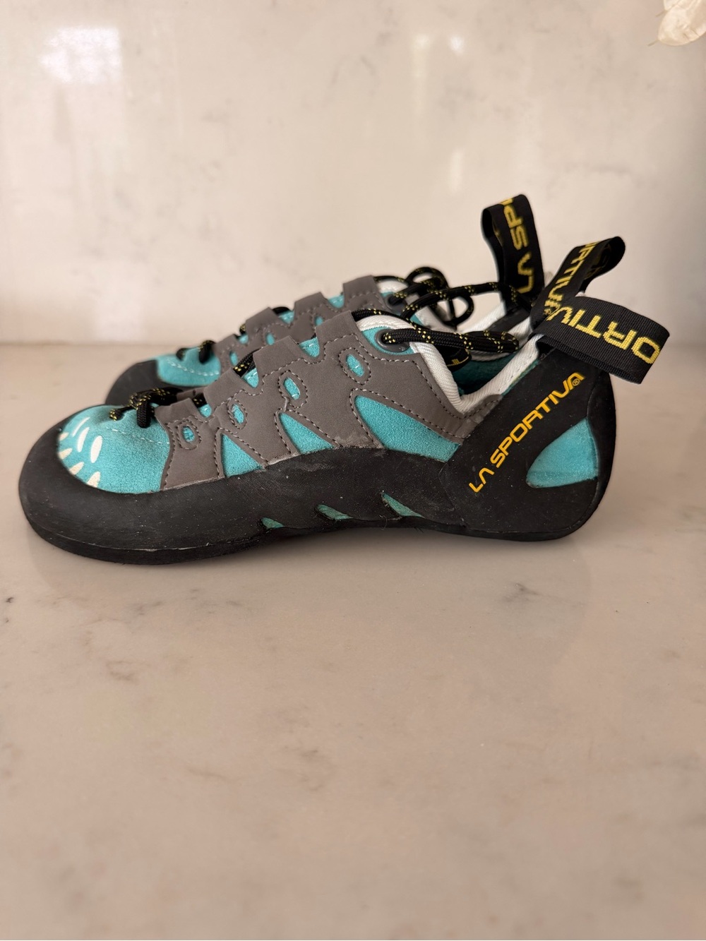 La Sportiva Tarantulace Women’s Rock Climbing Shoes Turquoise Gray Size 5.5 New